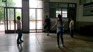 说明: E:\CZG\非教学\工会党务与指导青年教师\20220606 校工会活动视频\伟德bv1946官网 姜亚东 踢毽子_Moment.jpg